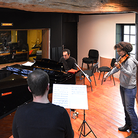 une séance d'enregistrement à Gam Studio d'un trio piano violon clarinette