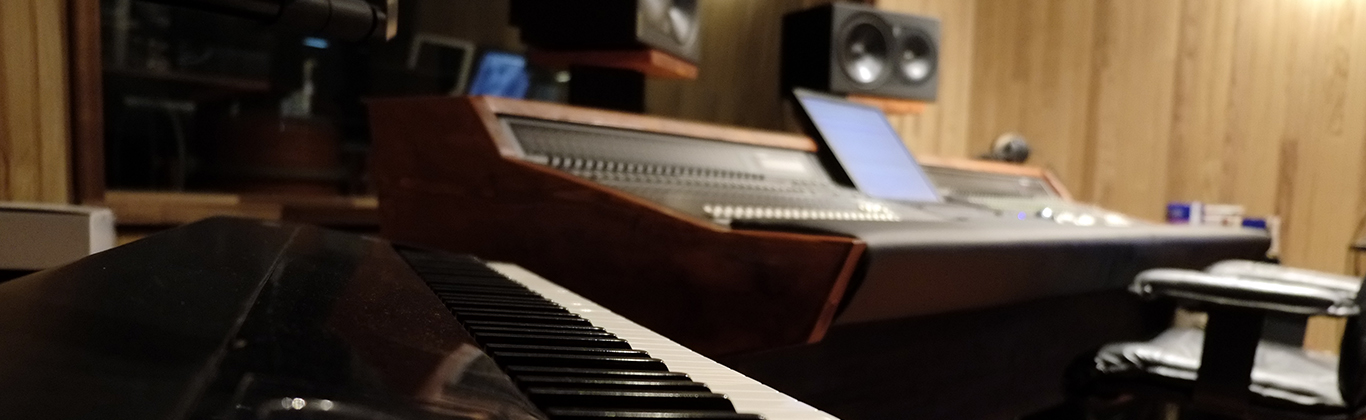 La console de mixage du studio d'enregistrement de Gam Studio