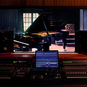 Une console spécialement adaptée au studio