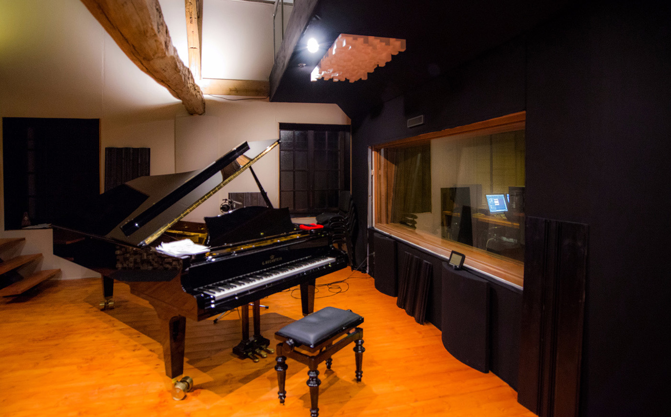 La cabine du studio d'enregistrement gam studio avec son piano a queue C.Bechstein